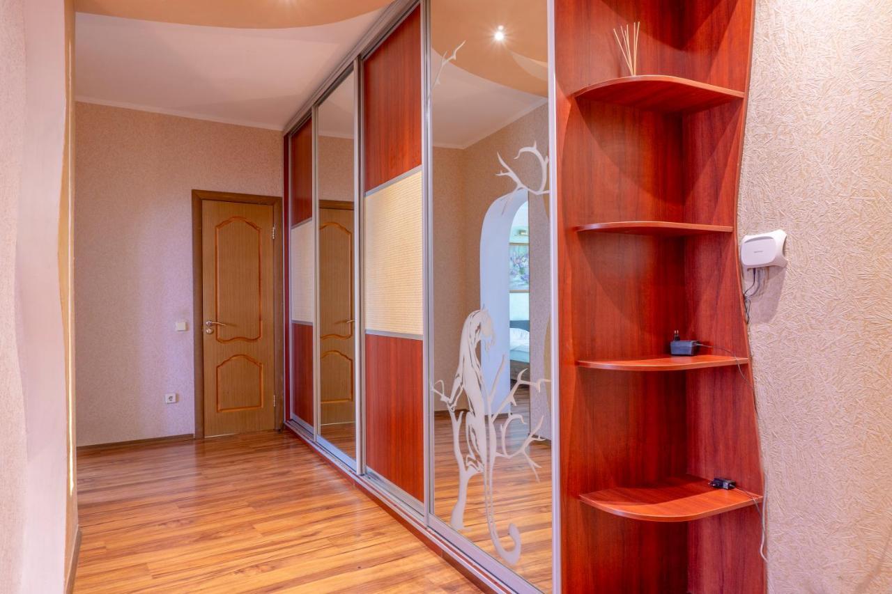 Big Studio Apartment Near River Mall Kiev Exterior foto
