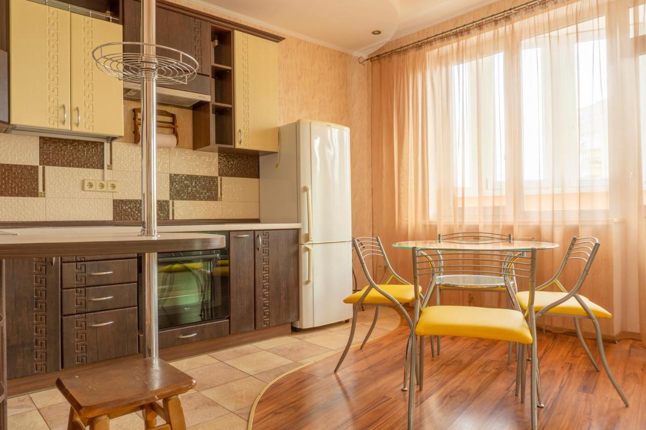 Big Studio Apartment Near River Mall Kiev Exterior foto
